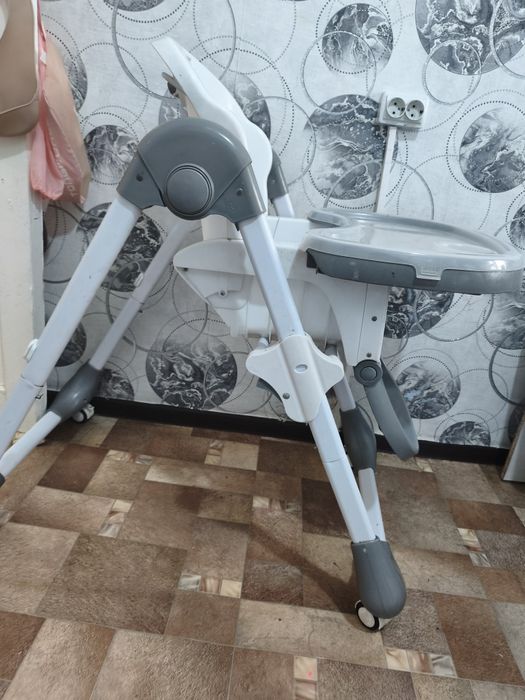 Продам стол для кормления