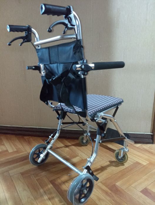 Кресло каталка инвалидная складная.