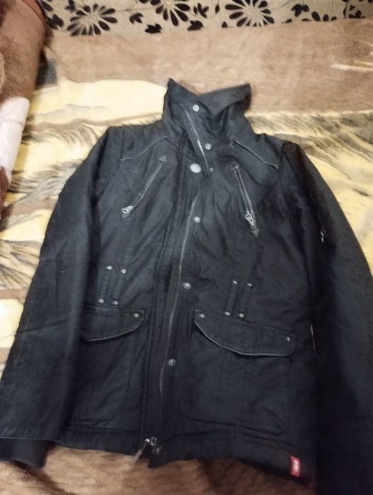 Vând geci diferite marimi