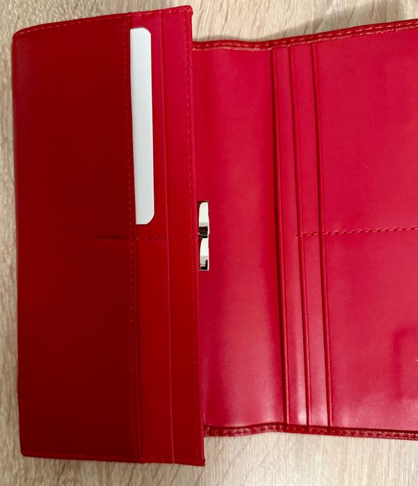 Елегантен НОВ дамски портфейл за стилни дами