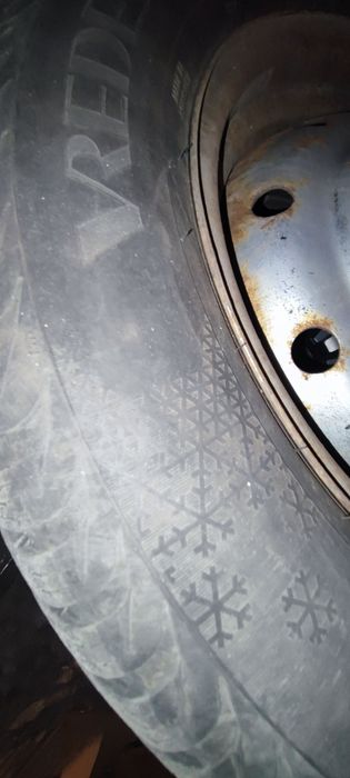 Зимни гуми Vredestein 205 60 16 с джанти и тазове