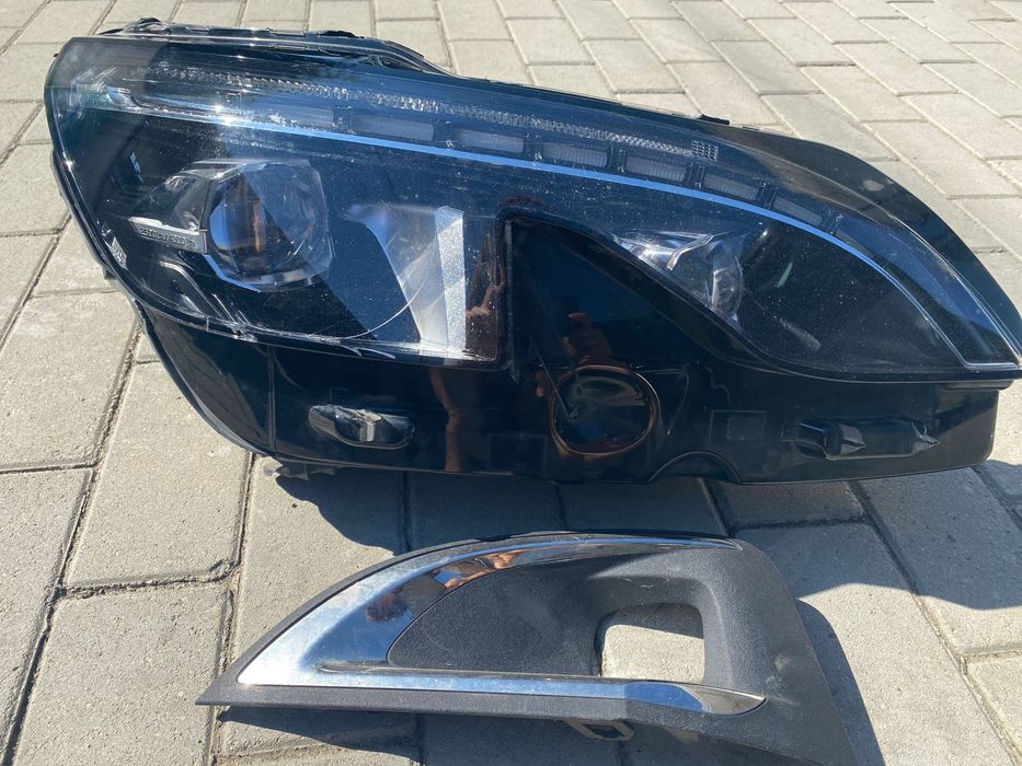 Far dreapta Peugeot 3008,an2018
