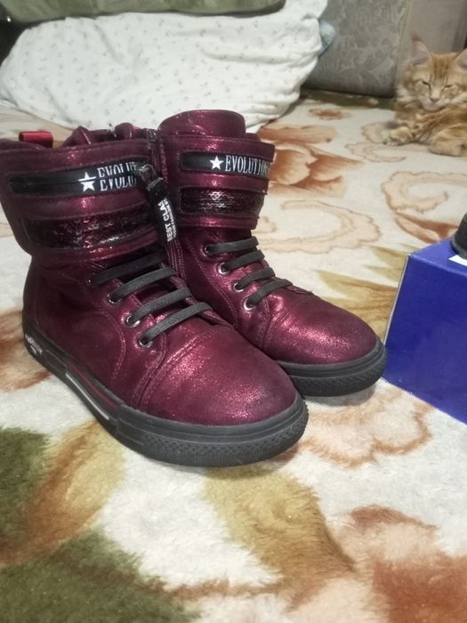 Продам  детские сапожки