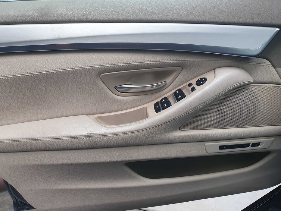 Кожена задна кремава седалка и кори на вратите от BMW 5серия F11