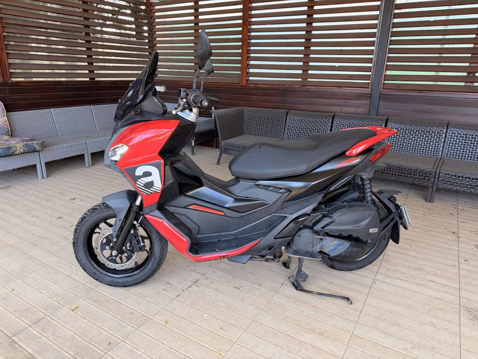 Scuter Aprilia SR GT 125 se poate cinduce cu categoia B pe permis