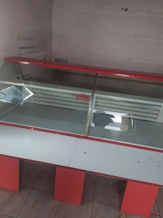 Продам витриный холодильник большой