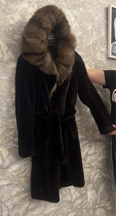 Шуба норка стриженная , капюшон соболь