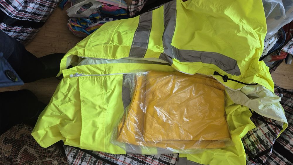 Продается Дождевик.. Плащ мультиколор.
