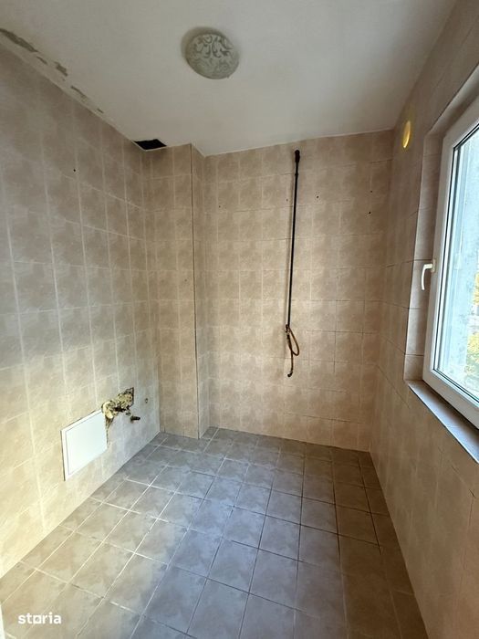 Apartament 3 camere, etaj 2, semidecomandat - Piata Doina