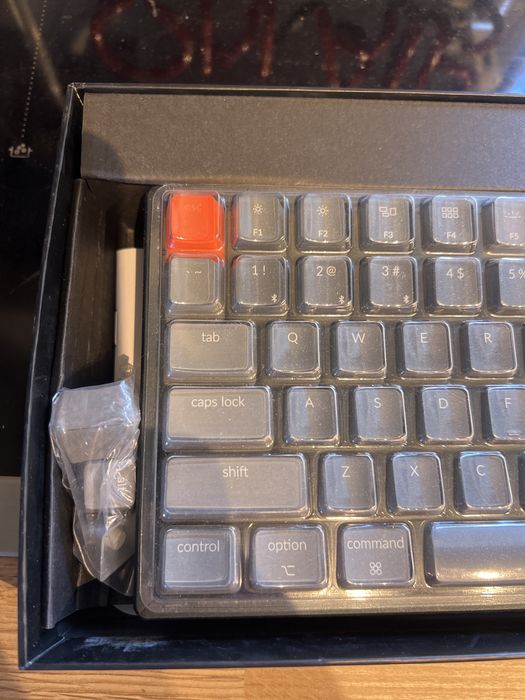 Keycron K2 tastatura mecanica wifi sau pe fir, Mac si Windows, ambalaj original, doar testata