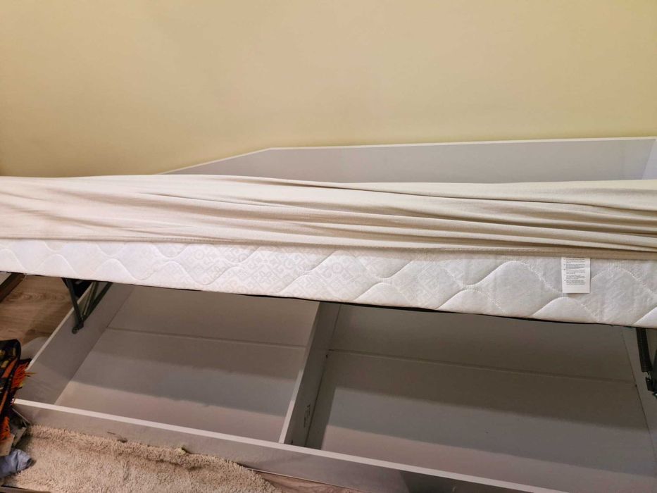 Чисто ново легло тип приста