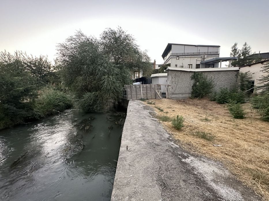 Продается участок в доль речки на Циолковского