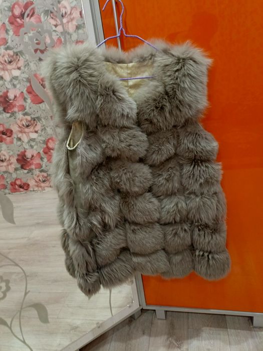 Продам меховую жилетку