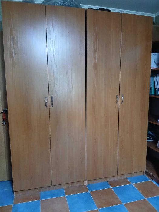 Шкафы деревянные высокие