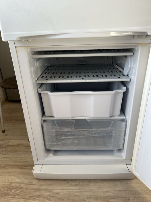 Продам холодильник INDESIT