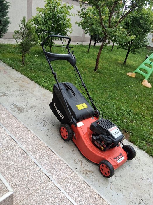Vând mașină de tuns iarba pe benzină Dolmar.