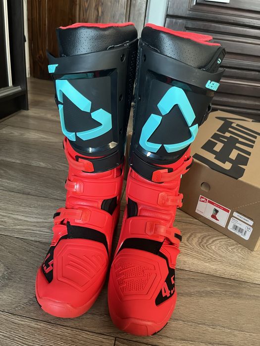 ЧИСТО НОВИ ботуши Leatt 4.5 5.5