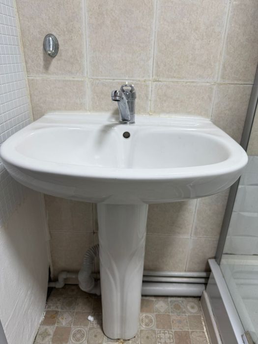 Продам раковину на ножке