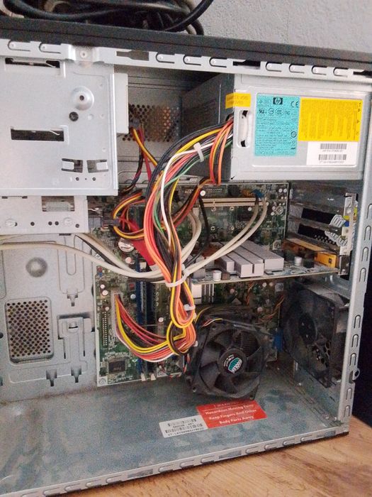 Продаю пк довольно слабый для офиса подойдёт ноу него есть неполадки