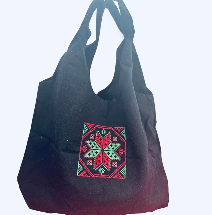 Чанта с бродирана шевица