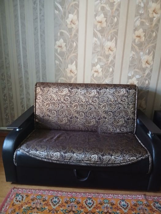 Продам маленький раскладной диван.