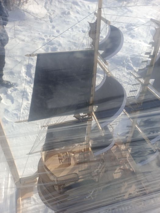 Продаётся эксклюзивный деревянный парусник