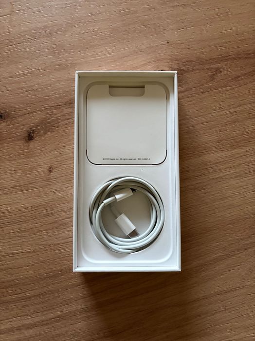 iPhone 13, 128GB с гаранция.