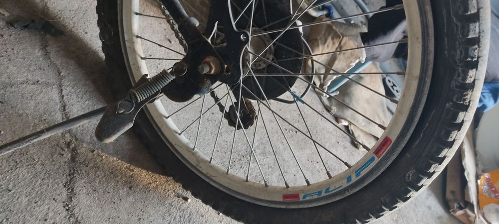 Продаётся велосипед. Запчасти.