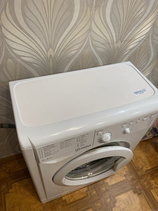 Продам стиральную машину Indesit