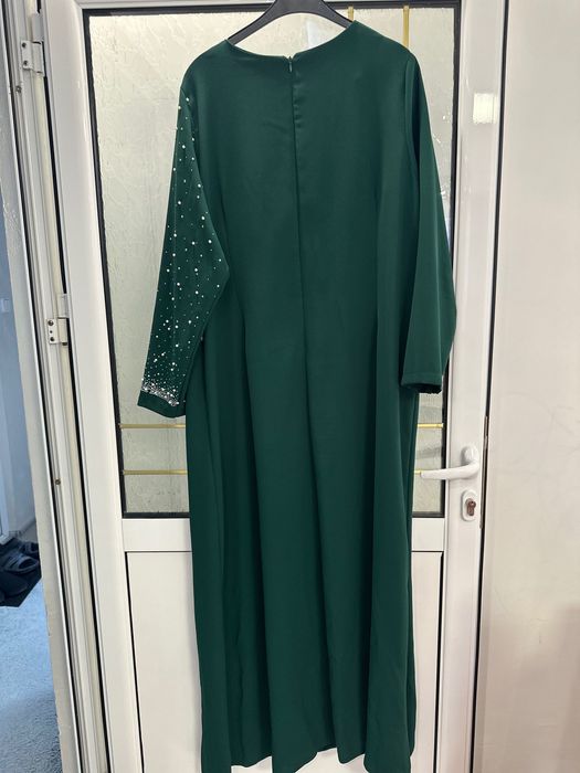 Зелена дълга рокля