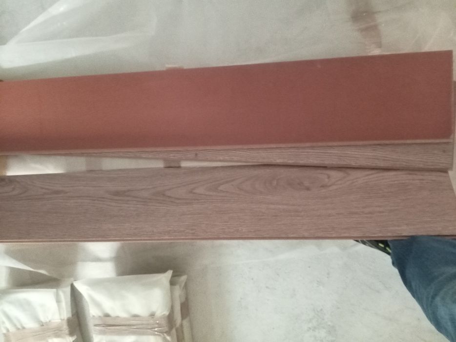 Vând 40 m2 parchet laminat de 8 mm.