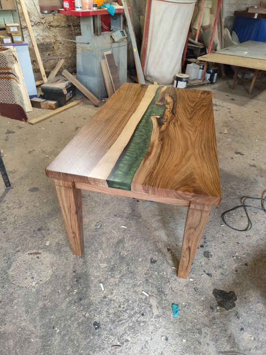 Маса от орех и епоксидна смола