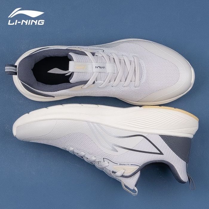 Продам беговые кроссовки