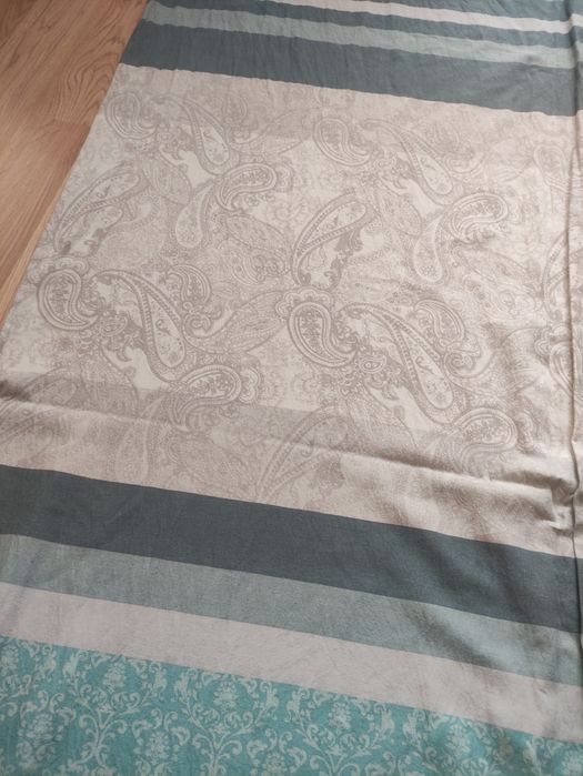 Весел и цветен чаршаф за плаж