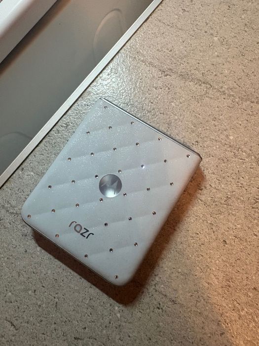 Motorola Razr 60 5G Dual SIM (8/256GB)  (Cristale de la Swarovsk