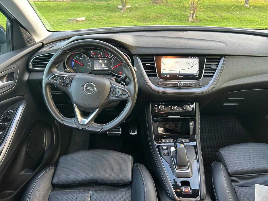 Opel GrandlandX Plug-in-Hybrid4 ,4X4,1.6, 300 cp,pret 16.750 euro- factura cu TVA deductibil