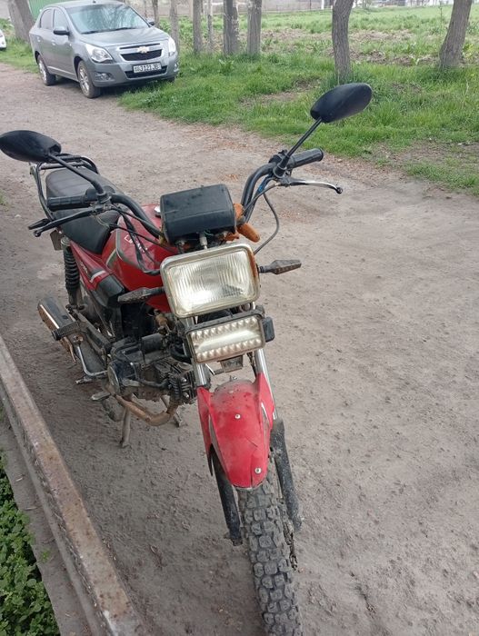 Lifan moto yurib turipti