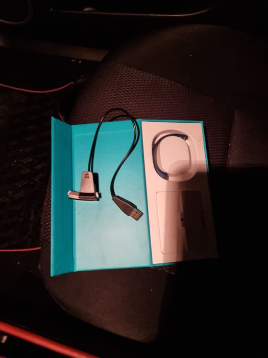 Brățară fitness electronică FITBIT alta