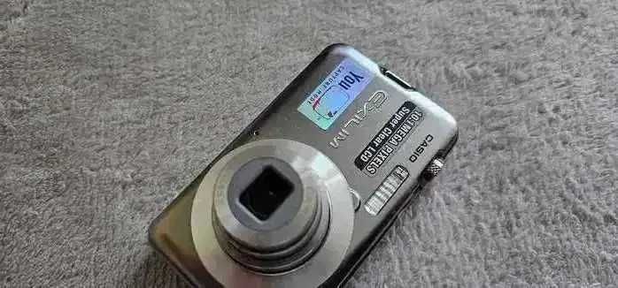 aparat foto digital   Casio EXILIM CARD EX-S10 10.1MP