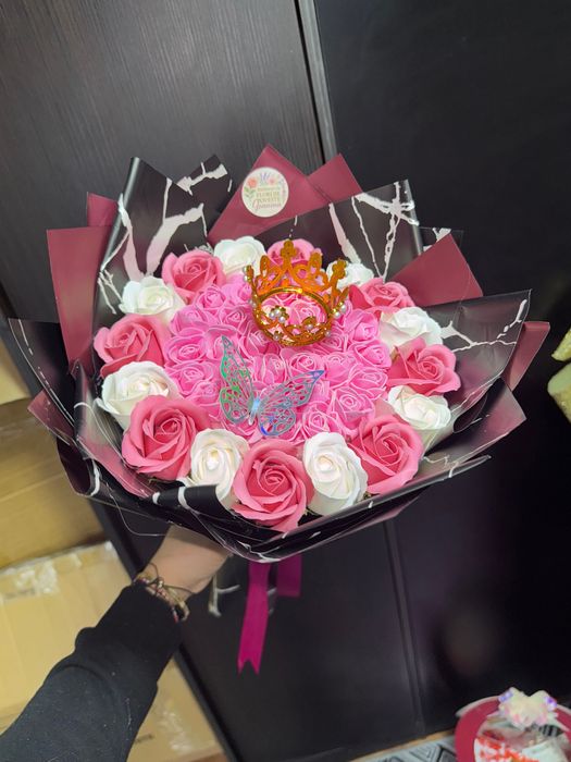 Realizez buchete și aranjamente din trandafiri de săpun