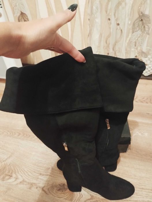НОВИ черни велурени ботуши N 38
