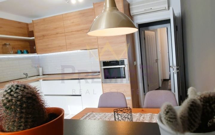 Дава се под наем Тристаен апартамент в Варна, Лятно кино Тракия - 84 кв.м за 765 € - Снимка #1