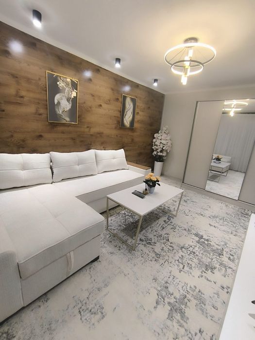 Продаётся Чиланзар 6 1в2 2этаж.