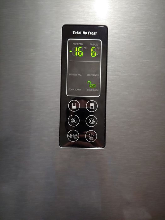 Продам холодильник с морозильной камерой