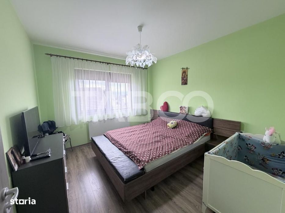 Apartament decomandat 4 camere 110 mp utili parcare privata Sura Mare