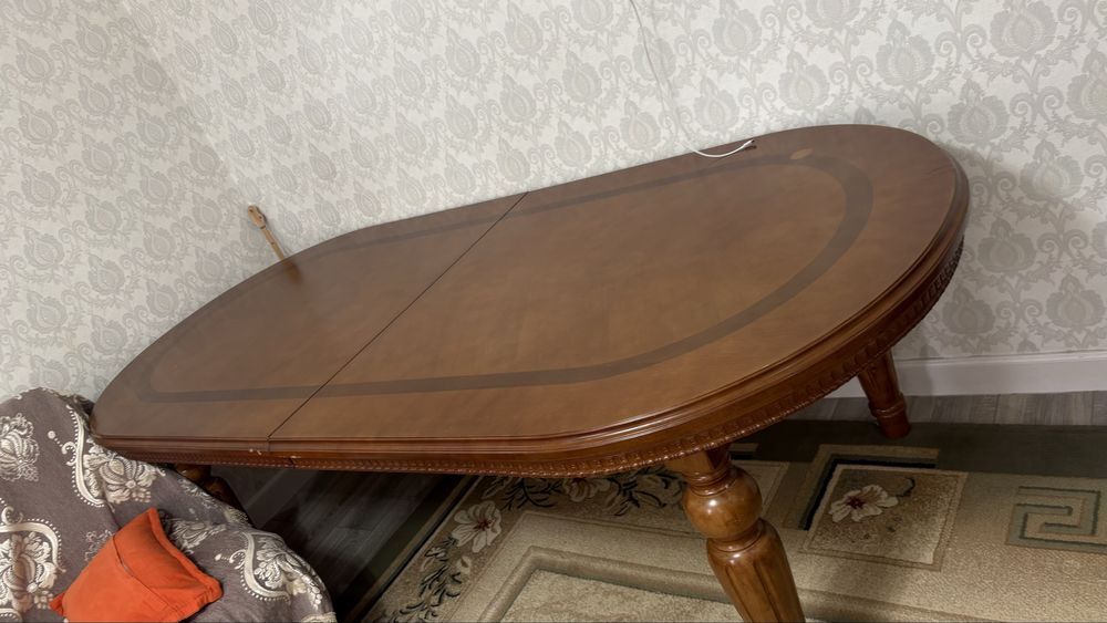 Гостиный стол со стульями