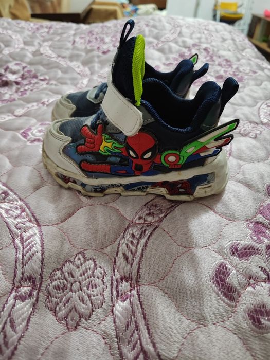 Детские кроссовки 25 размер