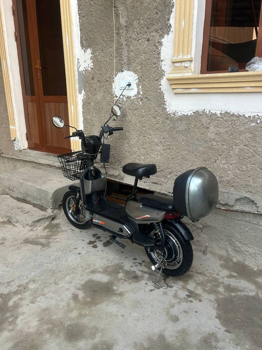 Skuter srochniy sotiladi