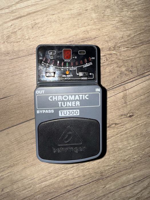 Дигитален тунер за китара Behringer TU300