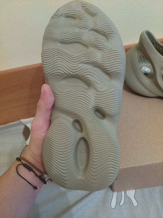 Yeezy Foam Runner Stone Salt size 42 (8 us)